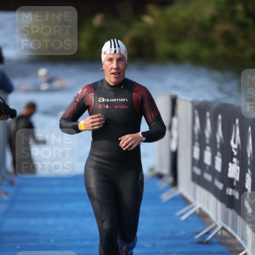 25.08.2024 - Elbe Triathlon Hamburg H.Heesch http://msf.ph/oto/6862972 25.08.2024 09:30:53 Schwimmen 544 meine-sportfotos.de