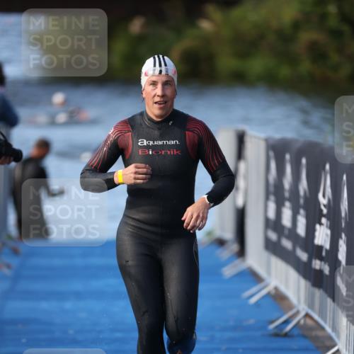 25.08.2024 - Elbe Triathlon Hamburg H.Heesch http://msf.ph/oto/6862974 25.08.2024 09:30:53 Schwimmen 544 meine-sportfotos.de