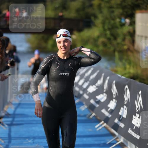 25.08.2024 - Elbe Triathlon Hamburg H.Heesch http://msf.ph/oto/6863032 25.08.2024 09:31:21 Schwimmen 467, 484 meine-sportfotos.de