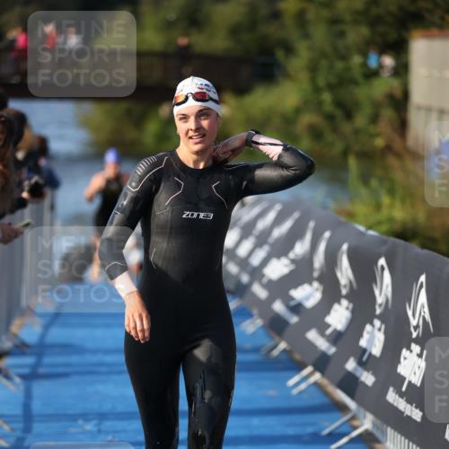25.08.2024 - Elbe Triathlon Hamburg H.Heesch http://msf.ph/oto/6863034 25.08.2024 09:31:21 Schwimmen 467, 484 meine-sportfotos.de
