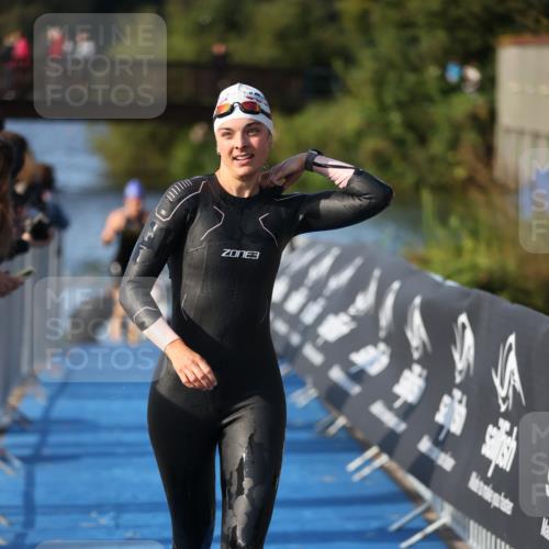 25.08.2024 - Elbe Triathlon Hamburg H.Heesch http://msf.ph/oto/6863036 25.08.2024 09:31:21 Schwimmen 467, 484 meine-sportfotos.de
