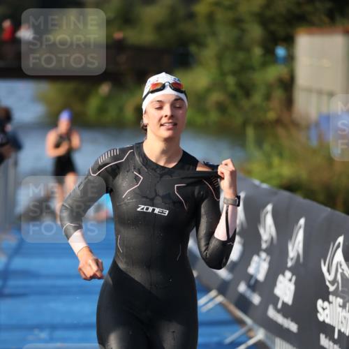 25.08.2024 - Elbe Triathlon Hamburg H.Heesch http://msf.ph/oto/6863041 25.08.2024 09:31:22 Schwimmen 467, 484 meine-sportfotos.de