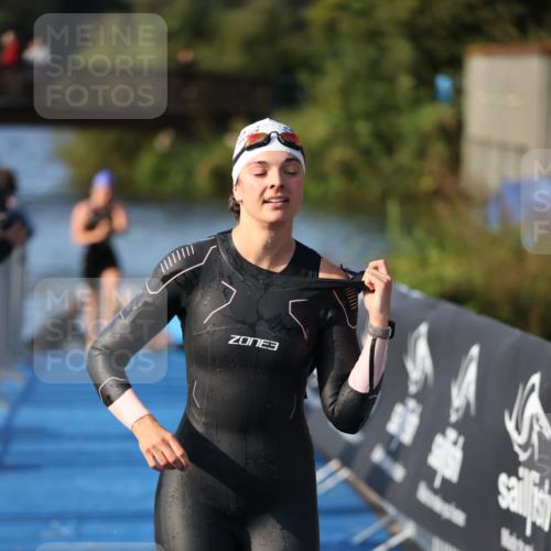 25.08.2024 - Elbe Triathlon Hamburg H.Heesch http://msf.ph/oto/6863044 25.08.2024 09:31:22 Schwimmen 467, 484 meine-sportfotos.de