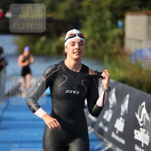25.08.2024 - Elbe Triathlon Hamburg H.Heesch http://msf.ph/oto/6863045 25.08.2024 09:31:22 Schwimmen 467, 484 meine-sportfotos.de