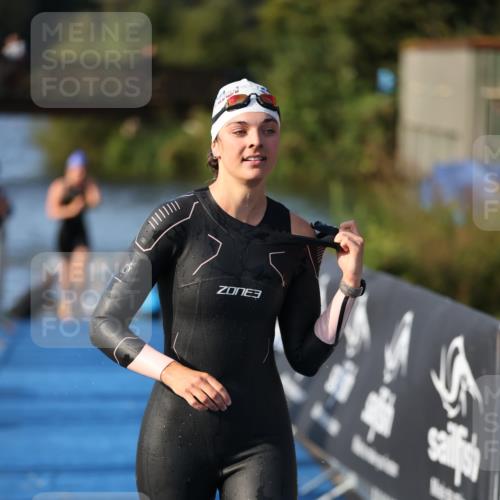 25.08.2024 - Elbe Triathlon Hamburg H.Heesch http://msf.ph/oto/6863046 25.08.2024 09:31:22 Schwimmen 467, 484 meine-sportfotos.de