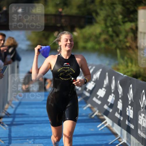 25.08.2024 - Elbe Triathlon Hamburg H.Heesch http://msf.ph/oto/6863081 25.08.2024 09:31:28 Schwimmen 467, 468, 484, 497 meine-sportfotos.de