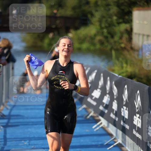 25.08.2024 - Elbe Triathlon Hamburg H.Heesch http://msf.ph/oto/6863086 25.08.2024 09:31:28 Schwimmen 467, 468, 484, 497 meine-sportfotos.de