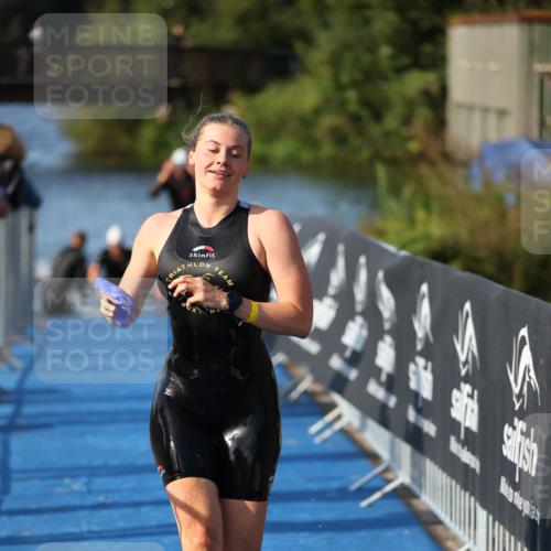 25.08.2024 - Elbe Triathlon Hamburg H.Heesch http://msf.ph/oto/6863095 25.08.2024 09:31:28 Schwimmen 467, 468, 484, 497 meine-sportfotos.de