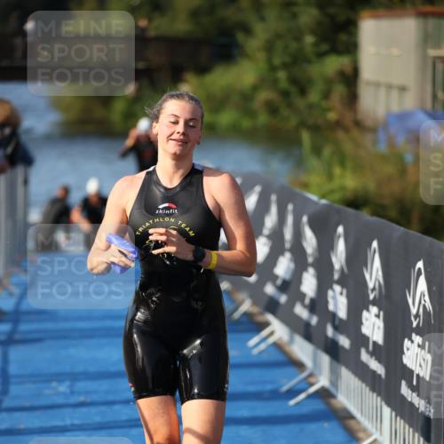 25.08.2024 - Elbe Triathlon Hamburg H.Heesch http://msf.ph/oto/6863098 25.08.2024 09:31:28 Schwimmen 467, 468, 484, 497 meine-sportfotos.de