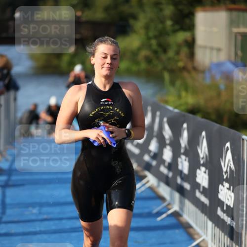 25.08.2024 - Elbe Triathlon Hamburg H.Heesch http://msf.ph/oto/6863103 25.08.2024 09:31:29 Schwimmen 467, 468, 484, 497 meine-sportfotos.de