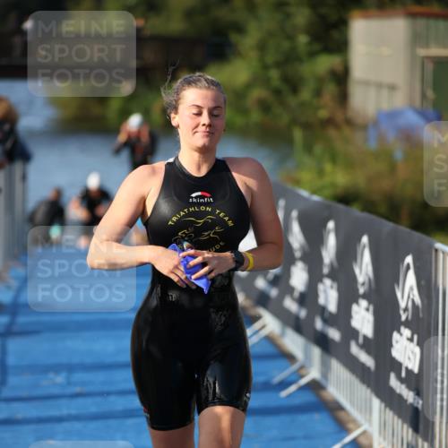 25.08.2024 - Elbe Triathlon Hamburg H.Heesch http://msf.ph/oto/6863107 25.08.2024 09:31:29 Schwimmen 467, 468, 484, 497 meine-sportfotos.de