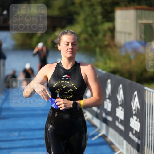 25.08.2024 - Elbe Triathlon Hamburg H.Heesch http://msf.ph/oto/6863112 25.08.2024 09:31:29 Schwimmen 467, 468, 484, 497 meine-sportfotos.de