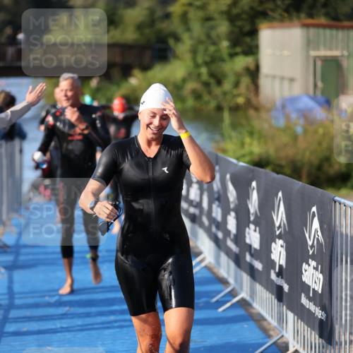 25.08.2024 - Elbe Triathlon Hamburg H.Heesch http://msf.ph/oto/6863139 25.08.2024 09:31:38 Schwimmen 450, 467, 468, 484, 497, 512, 525 meine-sportfotos.de