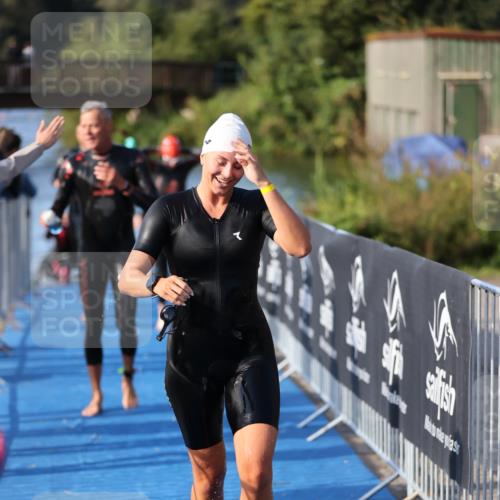 25.08.2024 - Elbe Triathlon Hamburg H.Heesch http://msf.ph/oto/6863142 25.08.2024 09:31:39 Schwimmen 450, 467, 468, 484, 497, 512, 525 meine-sportfotos.de