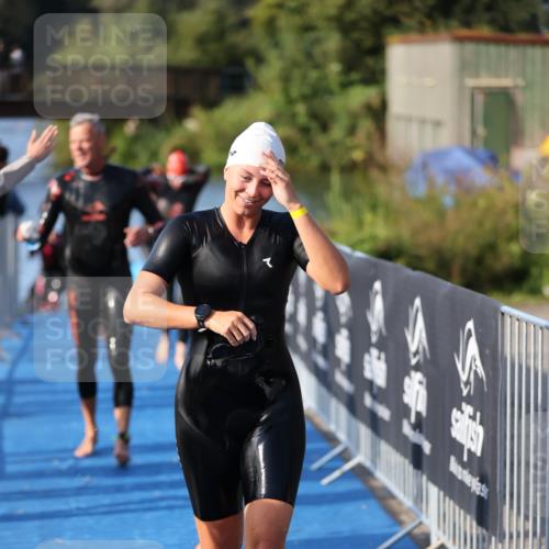 25.08.2024 - Elbe Triathlon Hamburg H.Heesch http://msf.ph/oto/6863146 25.08.2024 09:31:39 Schwimmen 450, 467, 468, 484, 497, 512, 525 meine-sportfotos.de