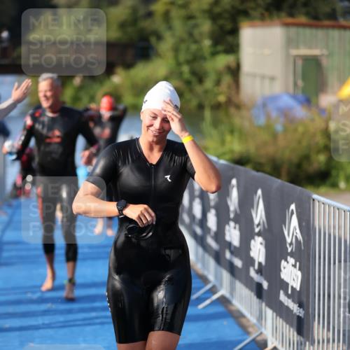 25.08.2024 - Elbe Triathlon Hamburg H.Heesch http://msf.ph/oto/6863148 25.08.2024 09:31:39 Schwimmen 450, 467, 468, 484, 497, 512, 525 meine-sportfotos.de