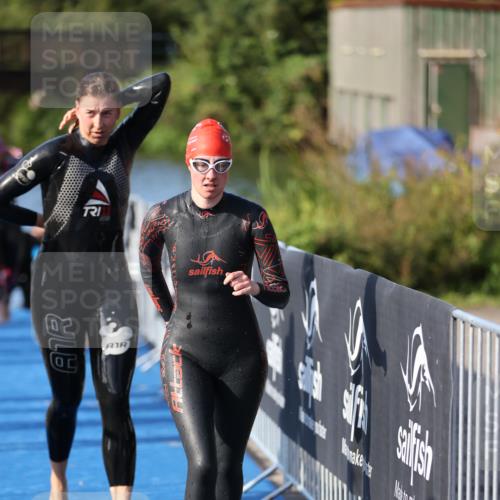 25.08.2024 - Elbe Triathlon Hamburg H.Heesch http://msf.ph/oto/6863179 25.08.2024 09:31:42 Schwimmen 450, 467, 468, 497, 512, 525, 543 meine-sportfotos.de