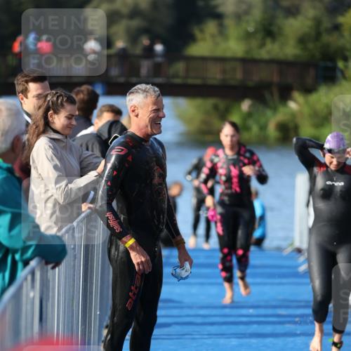 25.08.2024 - Elbe Triathlon Hamburg H.Heesch http://msf.ph/oto/6863225 25.08.2024 09:31:46 Schwimmen 450, 468, 497, 512, 525, 543 meine-sportfotos.de