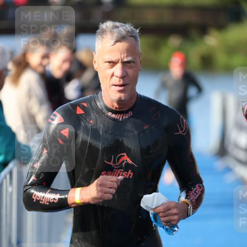 25.08.2024 - Elbe Triathlon Hamburg H.Heesch http://msf.ph/oto/6863273 25.08.2024 09:31:51 Schwimmen 446, 450, 468, 497, 512, 525, 543 meine-sportfotos.de