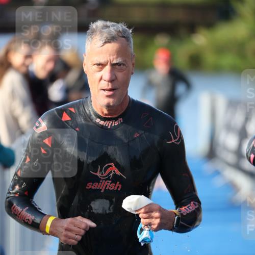 25.08.2024 - Elbe Triathlon Hamburg H.Heesch http://msf.ph/oto/6863276 25.08.2024 09:31:51 Schwimmen 446, 450, 468, 497, 512, 525, 543 meine-sportfotos.de