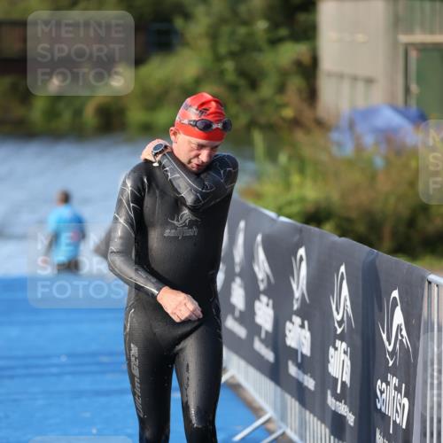 25.08.2024 - Elbe Triathlon Hamburg H.Heesch http://msf.ph/oto/6863278 25.08.2024 09:31:56 Schwimmen 446, 450, 468, 497, 512, 525, 543 meine-sportfotos.de