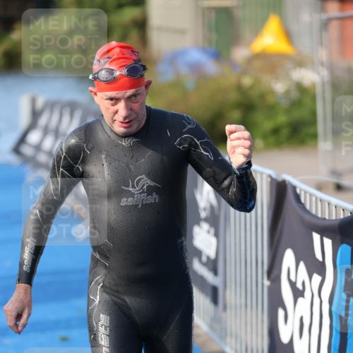 25.08.2024 - Elbe Triathlon Hamburg H.Heesch http://msf.ph/oto/6863297 25.08.2024 09:31:58 Schwimmen 446, 450, 468, 497, 512, 525, 543 meine-sportfotos.de