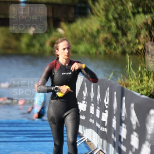 25.08.2024 - Elbe Triathlon Hamburg H.Heesch http://msf.ph/oto/6863303 25.08.2024 09:32:13 Schwimmen 446, 450, 507, 543 meine-sportfotos.de