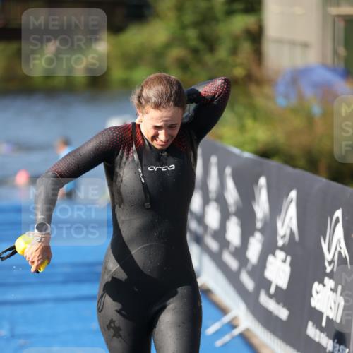 25.08.2024 - Elbe Triathlon Hamburg H.Heesch http://msf.ph/oto/6863323 25.08.2024 09:32:15 Schwimmen 446, 507, 543 meine-sportfotos.de
