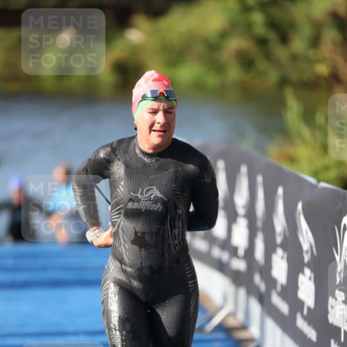25.08.2024 - Elbe Triathlon Hamburg H.Heesch http://msf.ph/oto/6863353 25.08.2024 09:32:30 Schwimmen 507, 545 meine-sportfotos.de
