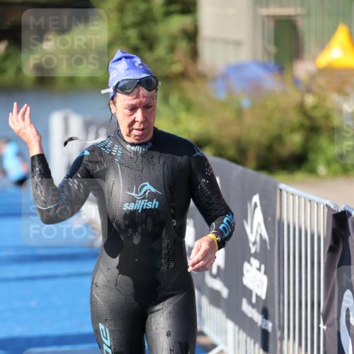 25.08.2024 - Elbe Triathlon Hamburg H.Heesch http://msf.ph/oto/6863399 25.08.2024 09:32:45 Schwimmen 530, 545, 551 meine-sportfotos.de