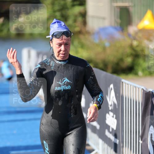 25.08.2024 - Elbe Triathlon Hamburg H.Heesch http://msf.ph/oto/6863402 25.08.2024 09:32:45 Schwimmen 530, 545, 551 meine-sportfotos.de