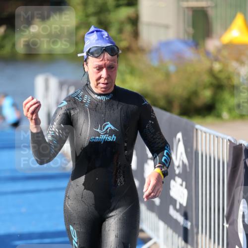 25.08.2024 - Elbe Triathlon Hamburg H.Heesch http://msf.ph/oto/6863403 25.08.2024 09:32:45 Schwimmen 530, 545, 551 meine-sportfotos.de
