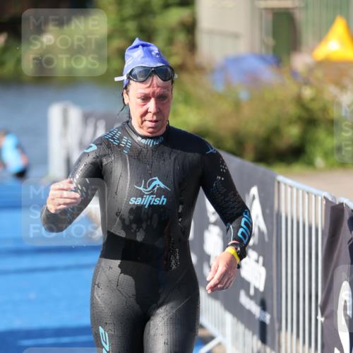 25.08.2024 - Elbe Triathlon Hamburg H.Heesch http://msf.ph/oto/6863405 25.08.2024 09:32:45 Schwimmen 530, 545, 551 meine-sportfotos.de