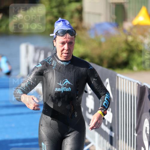 25.08.2024 - Elbe Triathlon Hamburg H.Heesch http://msf.ph/oto/6863407 25.08.2024 09:32:45 Schwimmen 530, 545, 551 meine-sportfotos.de