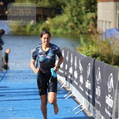 25.08.2024 - Elbe Triathlon Hamburg H.Heesch http://msf.ph/oto/6863465 25.08.2024 09:33:07 Schwimmen 485, 530, 551 meine-sportfotos.de