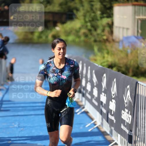 25.08.2024 - Elbe Triathlon Hamburg H.Heesch http://msf.ph/oto/6863481 25.08.2024 09:33:08 Schwimmen 485, 530, 551 meine-sportfotos.de