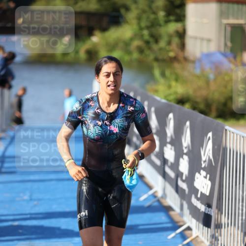 25.08.2024 - Elbe Triathlon Hamburg H.Heesch http://msf.ph/oto/6863498 25.08.2024 09:33:08 Schwimmen 485, 530, 551 meine-sportfotos.de