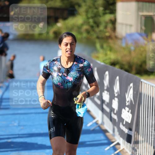 25.08.2024 - Elbe Triathlon Hamburg H.Heesch http://msf.ph/oto/6863499 25.08.2024 09:33:08 Schwimmen 485, 530, 551 meine-sportfotos.de