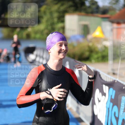 25.08.2024 - Elbe Triathlon Hamburg H.Heesch http://msf.ph/oto/6863553 25.08.2024 09:34:03 Schwimmen 462, 476, 494, 539, 550 meine-sportfotos.de