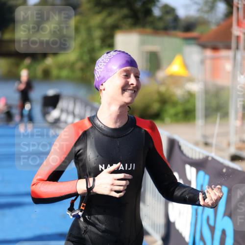 25.08.2024 - Elbe Triathlon Hamburg H.Heesch http://msf.ph/oto/6863557 25.08.2024 09:34:03 Schwimmen 462, 476, 494, 539, 550 meine-sportfotos.de