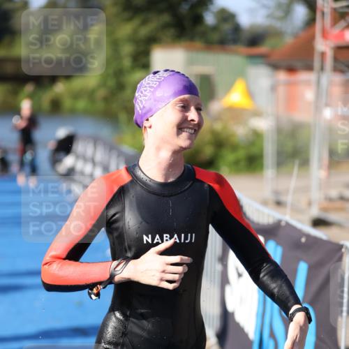 25.08.2024 - Elbe Triathlon Hamburg H.Heesch http://msf.ph/oto/6863559 25.08.2024 09:34:03 Schwimmen 462, 476, 494, 539, 550 meine-sportfotos.de