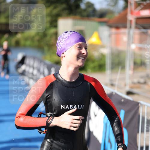 25.08.2024 - Elbe Triathlon Hamburg H.Heesch http://msf.ph/oto/6863560 25.08.2024 09:34:03 Schwimmen 462, 476, 494, 539, 550 meine-sportfotos.de