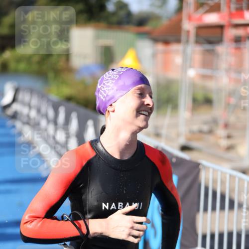 25.08.2024 - Elbe Triathlon Hamburg H.Heesch http://msf.ph/oto/6863564 25.08.2024 09:34:03 Schwimmen 462, 476, 494, 539, 550 meine-sportfotos.de