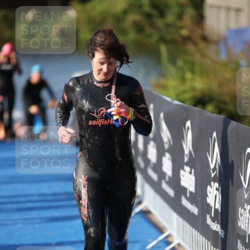 25.08.2024 - Elbe Triathlon Hamburg H.Heesch http://msf.ph/oto/6863574 25.08.2024 09:34:08 Schwimmen 462, 476, 483, 494, 495, 539, 550 meine-sportfotos.de