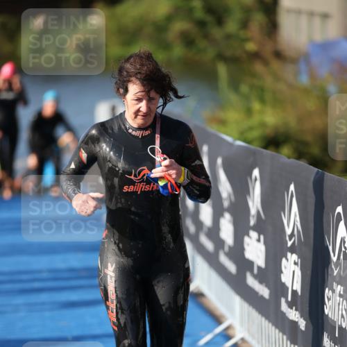 25.08.2024 - Elbe Triathlon Hamburg H.Heesch http://msf.ph/oto/6863578 25.08.2024 09:34:08 Schwimmen 462, 476, 483, 494, 495, 539, 550 meine-sportfotos.de