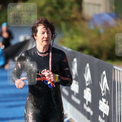 25.08.2024 - Elbe Triathlon Hamburg H.Heesch http://msf.ph/oto/6863584 25.08.2024 09:34:09 Schwimmen 462, 476, 483, 494, 495, 516, 539, 550 meine-sportfotos.de
