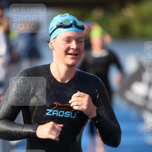 25.08.2024 - Elbe Triathlon Hamburg H.Heesch http://msf.ph/oto/6863650 25.08.2024 09:34:16 Schwimmen 462, 476, 483, 494, 495, 516, 539, 550 meine-sportfotos.de