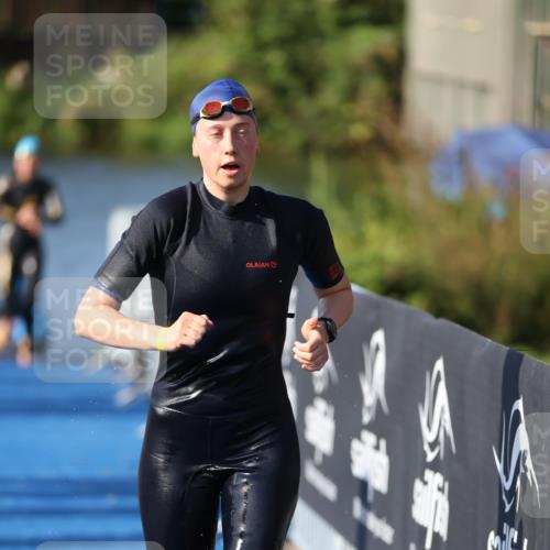 25.08.2024 - Elbe Triathlon Hamburg H.Heesch http://msf.ph/oto/6863667 25.08.2024 09:34:20 Schwimmen 462, 476, 483, 494, 495, 516, 520, 539, 550 meine-sportfotos.de