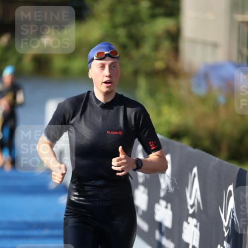 25.08.2024 - Elbe Triathlon Hamburg H.Heesch http://msf.ph/oto/6863670 25.08.2024 09:34:20 Schwimmen 462, 476, 483, 494, 495, 516, 520, 539, 550 meine-sportfotos.de