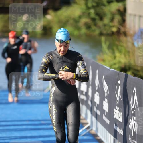 25.08.2024 - Elbe Triathlon Hamburg H.Heesch http://msf.ph/oto/6863727 25.08.2024 09:34:27 Schwimmen 462, 476, 483, 494, 495, 516, 520, 537, 539, 550 meine-sportfotos.de